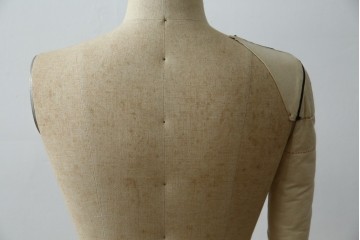 和製ヴィンテージ　三菱レイヨン　国産マネキン専門メーカー　キイヤ(KIIYA)製　アミーカ(Amieca)　9号　雰囲気のあるインテリアとしてもおすすめのキャスター付きトルソー　(R-085032)