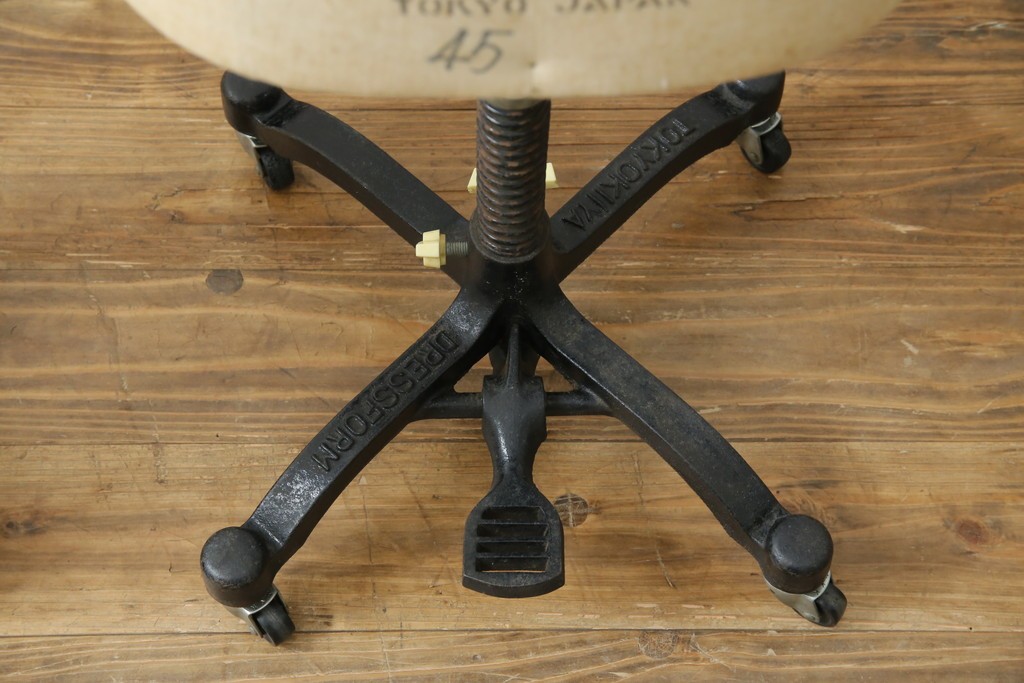 和製ヴィンテージ　三菱レイヨン　国産マネキン専門メーカー　キイヤ(KIIYA)製　アミーカ(Amieca)　9号　雰囲気のあるインテリアとしてもおすすめのキャスター付きトルソー　(R-085032)