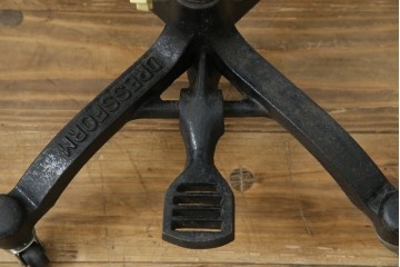 和製ヴィンテージ　三菱レイヨン　国産マネキン専門メーカー　キイヤ(KIIYA)製　アミーカ(Amieca)　9号　雰囲気のあるインテリアとしてもおすすめのキャスター付きトルソー　(R-085032)