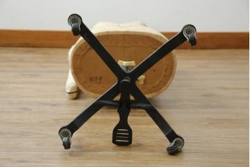 和製ヴィンテージ　三菱レイヨン　国産マネキン専門メーカー　キイヤ(KIIYA)製　アミーカ(Amieca)　9号　雰囲気のあるインテリアとしてもおすすめのキャスター付きトルソー　(R-085032)