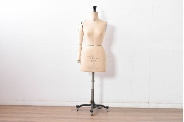 和製ヴィンテージ　三菱レイヨン　国産マネキン専門メーカー　キイヤ(KIIYA)製　アミーカ(Amieca)　9号　雰囲気のあるインテリアとしてもおすすめのキャスター付きトルソー　(R-085032)