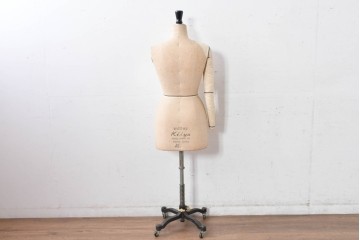 和製ヴィンテージ　三菱レイヨン　国産マネキン専門メーカー　キイヤ(KIIYA)製　アミーカ(Amieca)　9号　雰囲気のあるインテリアとしてもおすすめのキャスター付きトルソー　(R-085032)