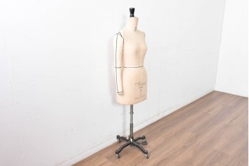 和製ヴィンテージ　三菱レイヨン　国産マネキン専門メーカー　キイヤ(KIIYA)製　アミーカ(Amieca)　9号　雰囲気のあるインテリアとしてもおすすめのキャスター付きトルソー　(R-085032)
