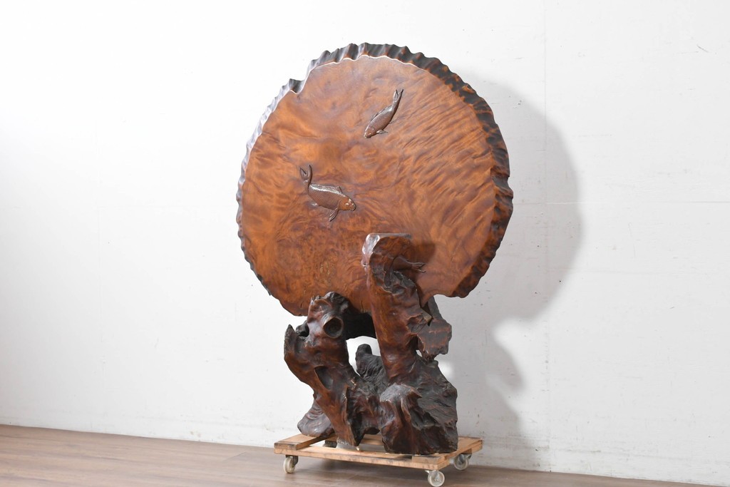 和製ヴィンテージ　上手物!!　作行きの良い逸品!!　栃の木一枚板・漆塗り　美しい鯉の彫刻の衝立　(R-085033)