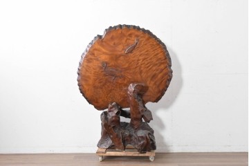 和製ヴィンテージ　上手物!!　作行きの良い逸品!!　栃の木一枚板・漆塗り　美しい鯉の彫刻の衝立　(R-085033)