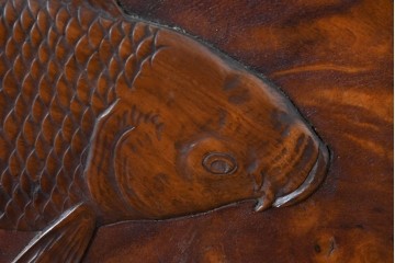 和製ヴィンテージ　上手物!!　作行きの良い逸品!!　栃の木一枚板・漆塗り　美しい鯉の彫刻の衝立　(R-085033)