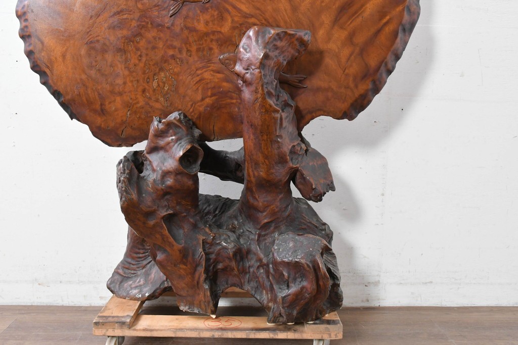 和製ヴィンテージ　上手物!!　作行きの良い逸品!!　栃の木一枚板・漆塗り　美しい鯉の彫刻の衝立　(R-085033)