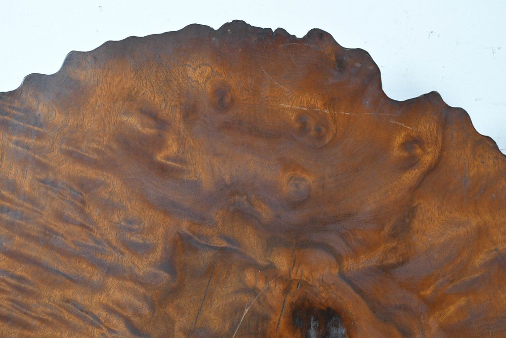 和製ヴィンテージ　上手物!!　作行きの良い逸品!!　栃の木一枚板・漆塗り　美しい鯉の彫刻の衝立　(R-085033)