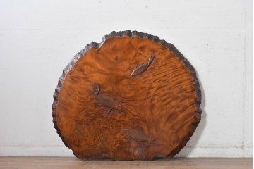 和製ヴィンテージ　上手物!!　作行きの良い逸品!!　栃の木一枚板・漆塗り　美しい鯉の彫刻の衝立　(R-085033)