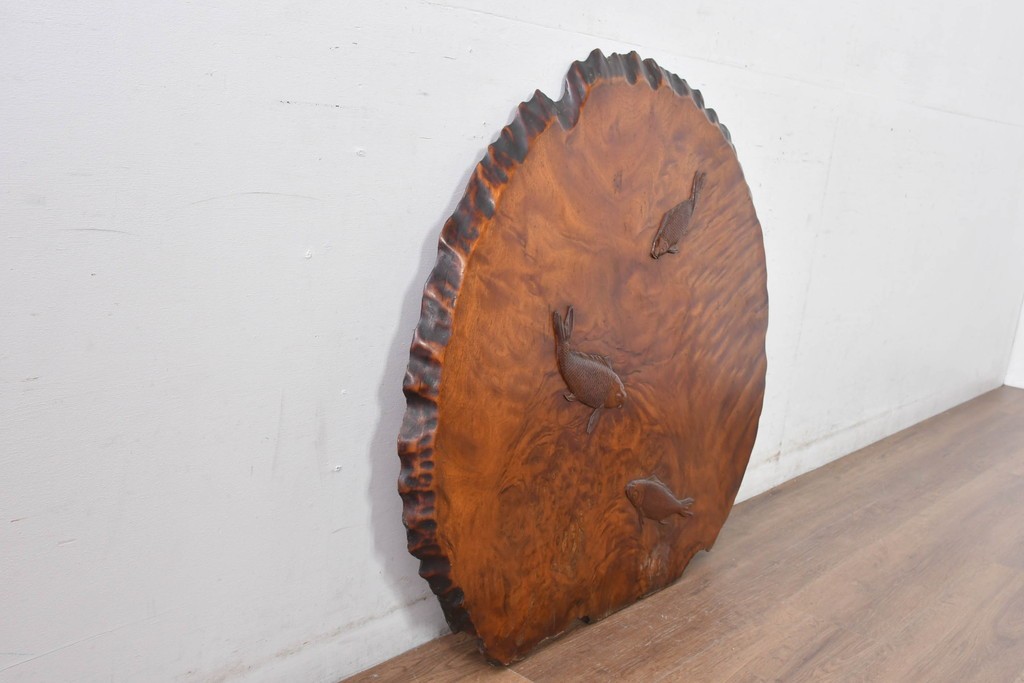 和製ヴィンテージ　上手物!!　作行きの良い逸品!!　栃の木一枚板・漆塗り　美しい鯉の彫刻の衝立　(R-085033)