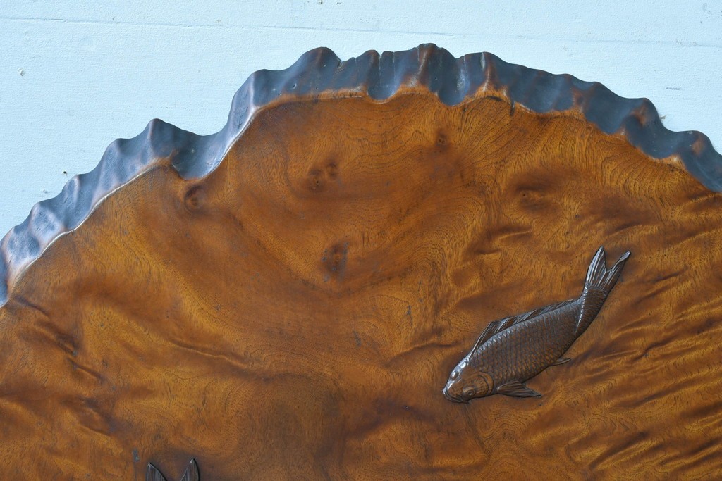 和製ヴィンテージ　上手物!!　作行きの良い逸品!!　栃の木一枚板・漆塗り　美しい鯉の彫刻の衝立　(R-085033)