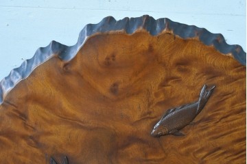 和製ヴィンテージ　上手物!!　作行きの良い逸品!!　栃の木一枚板・漆塗り　美しい鯉の彫刻の衝立　(R-085033)