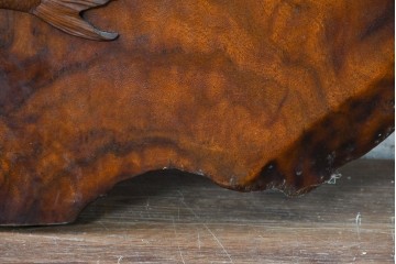 和製ヴィンテージ　上手物!!　漆塗り　作行きの良い逸品　脚付可能!!漆塗り栃ノ木一枚板で美しい鯉の彫刻の壁掛けアート(衝立)　(R-085033)