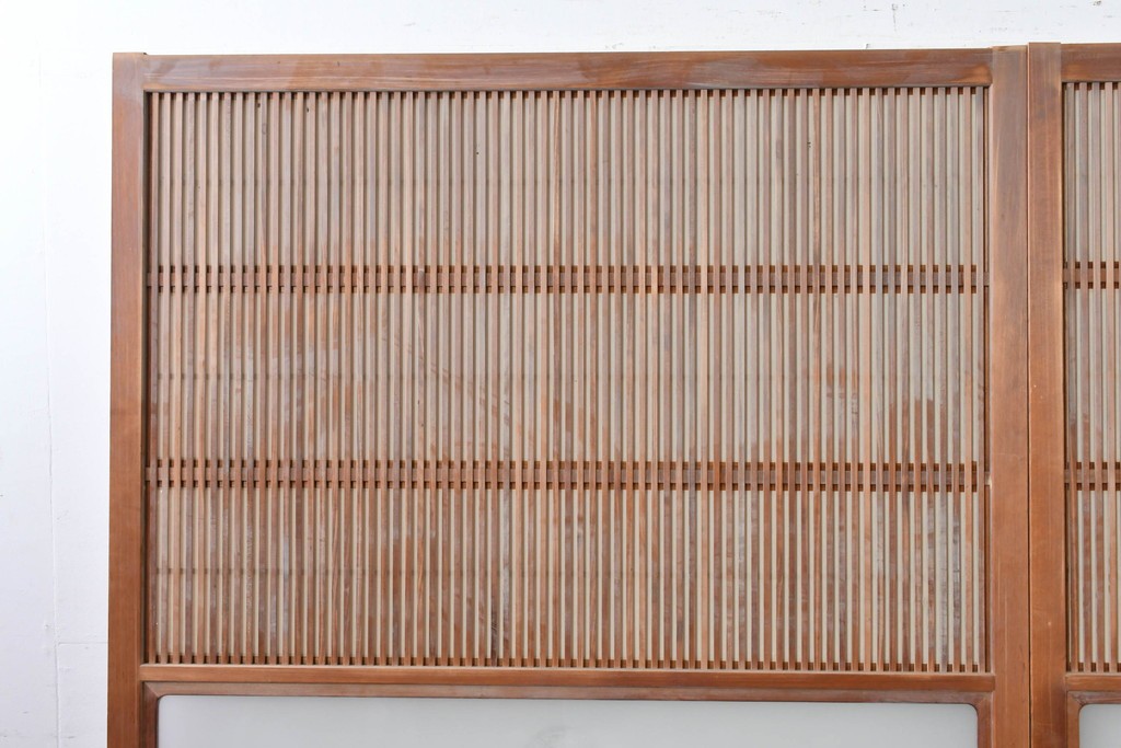 ヴィンテージ建具　昭和中期　高級品!!　細かな縦格子がすっきりとした印象の幅広裏障子付き格子戸2枚セット　(R-085034)