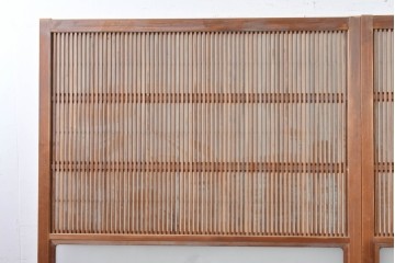 ヴィンテージ建具　昭和中期　高級品!!　細かな縦格子がすっきりとした印象の幅広裏障子付き格子戸2枚セット　(R-085034)