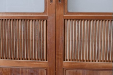ヴィンテージ建具　昭和中期　高級品!!　細かな縦格子がすっきりとした印象の幅広裏障子付き格子戸2枚セット　(R-085034)