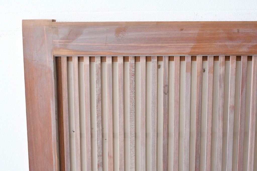 ヴィンテージ建具　昭和中期　高級品!!　細かな縦格子がすっきりとした印象の幅広裏障子付き格子戸2枚セット　(R-085034)