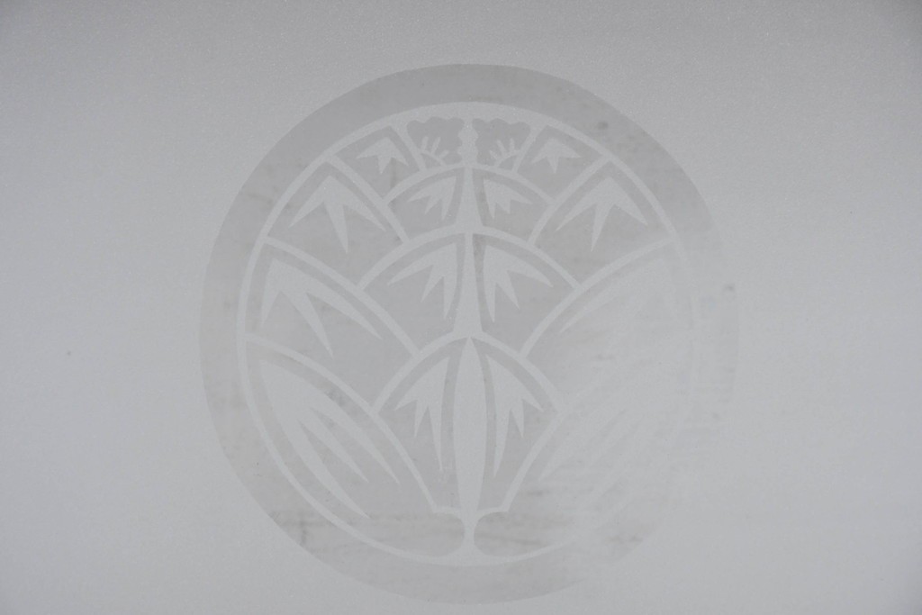 ヴィンテージ建具　昭和中期　高級品!!　細かな縦格子がすっきりとした印象の幅広裏障子付き格子戸2枚セット　(R-085034)