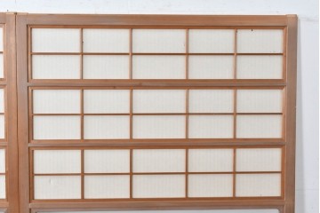 ヴィンテージ建具　昭和中期　高級品!!　細かな縦格子がすっきりとした印象の幅広裏障子付き格子戸2枚セット　(R-085034)