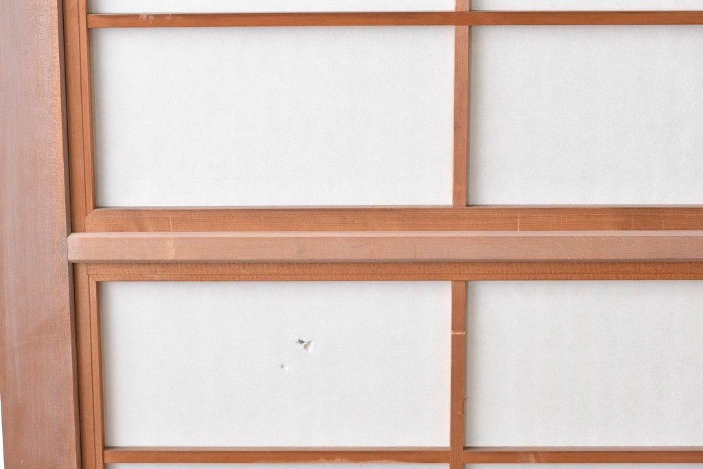 ヴィンテージ建具　昭和中期　高級品!!　細かな縦格子がすっきりとした印象の幅広裏障子付き格子戸2枚セット　(R-085034)