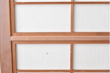 ヴィンテージ建具　昭和中期　高級品!!　細かな縦格子がすっきりとした印象の幅広裏障子付き格子戸2枚セット　(R-085034)