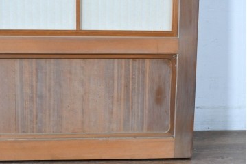 ヴィンテージ建具　昭和中期　高級品!!　細かな縦格子がすっきりとした印象の幅広裏障子付き格子戸2枚セット　(R-085034)