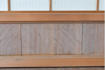 ヴィンテージ建具　昭和中期　高級品!!　細かな縦格子がすっきりとした印象の幅広裏障子付き格子戸2枚セット　(R-085034)