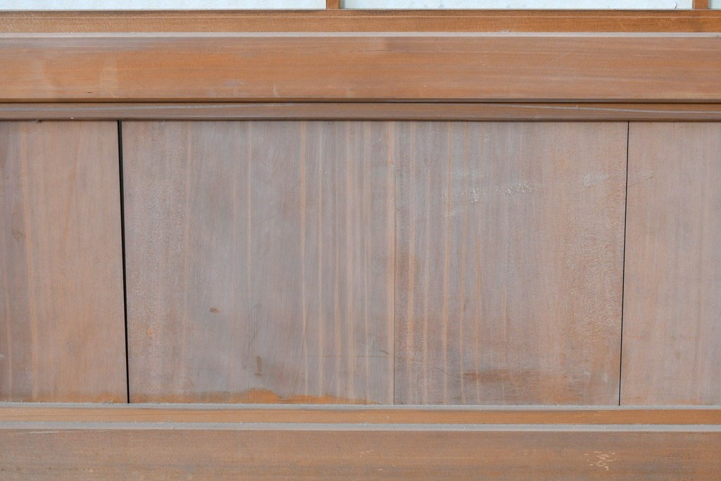 ヴィンテージ建具　昭和中期　高級品!!　細かな縦格子がすっきりとした印象の幅広裏障子付き格子戸2枚セット　(R-085034)