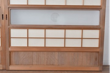 ヴィンテージ建具　昭和中期　高級品!!　細かな縦格子がすっきりとした印象の幅広裏障子付き格子戸2枚セット　(R-085034)
