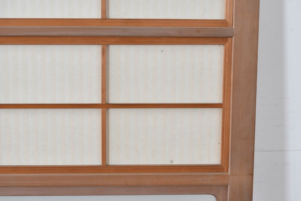 ヴィンテージ建具　昭和中期　高級品!!　細かな縦格子がすっきりとした印象の幅広裏障子付き格子戸2枚セット　(R-085034)