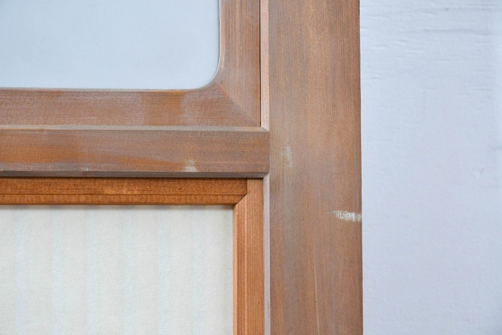 ヴィンテージ建具　昭和中期　高級品!!　細かな縦格子がすっきりとした印象の幅広裏障子付き格子戸2枚セット　(R-085034)