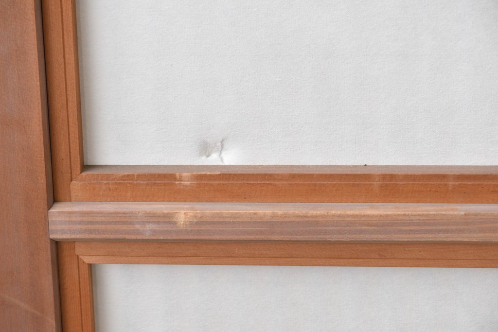 ヴィンテージ建具　昭和中期　高級品!!　細かな縦格子がすっきりとした印象の幅広裏障子付き格子戸2枚セット　(R-085034)