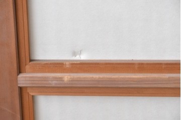 ヴィンテージ建具　昭和中期　高級品!!　細かな縦格子がすっきりとした印象の幅広裏障子付き格子戸2枚セット　(R-085034)