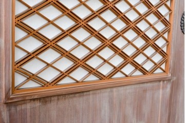 ヴィンテージ建具　昭和中期　高級品　斜め格子の組子が上品な裏障子付き引き戸2枚セット　(R-085035)