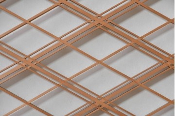 ヴィンテージ建具　昭和中期　高級品　斜め格子の組子が上品な裏障子付き引き戸2枚セット　(R-085038)