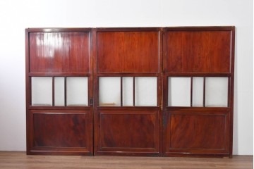 アンティーク建具　大正期　下部の鏡板に欅(ケヤキ)の一枚板を使用した漆塗りのガラス帯戸3枚セット　(R-085041)