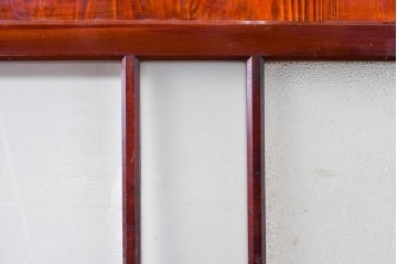 アンティーク建具　大正期　下部の鏡板に欅(ケヤキ)の一枚板を使用した漆塗りのガラス帯戸3枚セット　(R-085041)