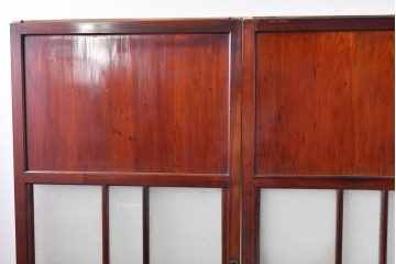 アンティーク建具　大正期　下部の鏡板に欅(ケヤキ)の一枚板を使用した漆塗りのガラス帯戸3枚セット　(R-085041)