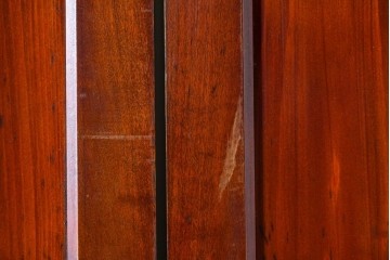 アンティーク建具　大正期　下部の鏡板に欅(ケヤキ)の一枚板を使用した漆塗りのガラス帯戸3枚セット　(R-085041)