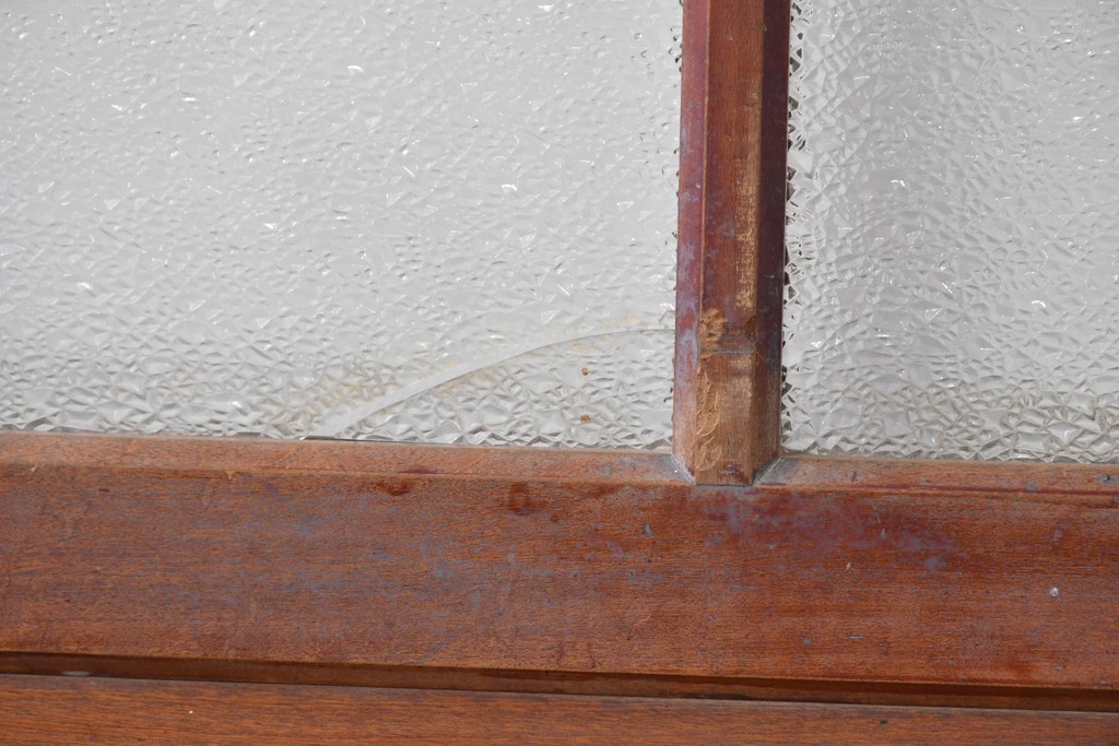 アンティーク建具　大正期　下部の鏡板に欅(ケヤキ)の一枚板を使用した漆塗りのガラス帯戸3枚セット　(R-085041)