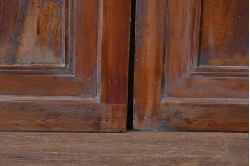 アンティーク建具　大正期　下部の鏡板に欅(ケヤキ)の一枚板を使用した漆塗りのガラス帯戸3枚セット　(R-085041)