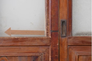 アンティーク建具　大正期　下部の鏡板に欅(ケヤキ)の一枚板を使用した漆塗りのガラス帯戸3枚セット　(R-085041)