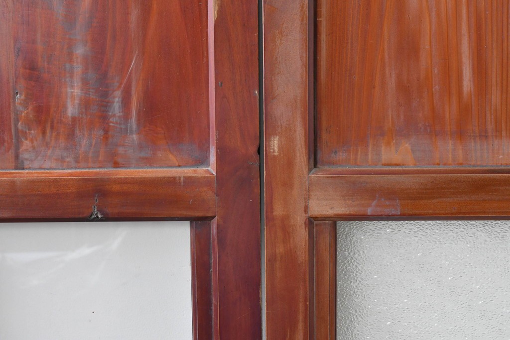 アンティーク建具　大正期　下部の鏡板に欅(ケヤキ)の一枚板を使用した漆塗りのガラス帯戸3枚セット　(R-085041)