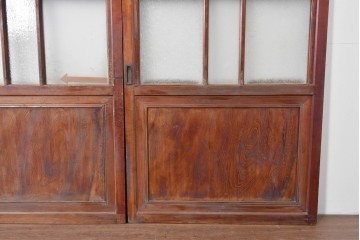 アンティーク建具　大正期　下部の鏡板に欅(ケヤキ)の一枚板を使用した漆塗りのガラス帯戸3枚セット　(R-085041)