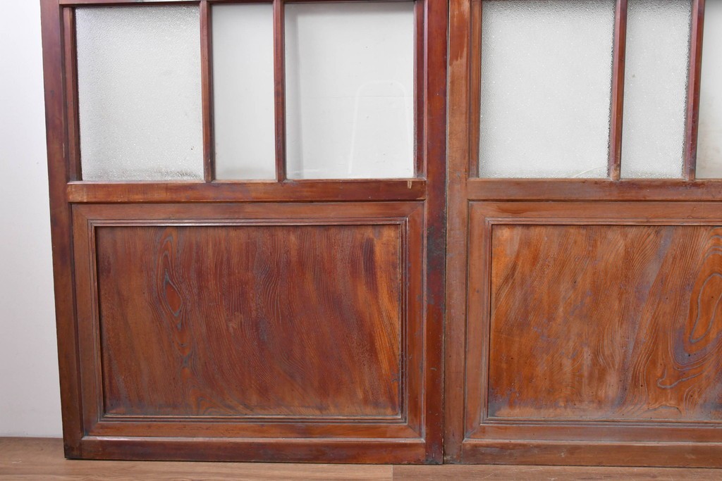 アンティーク建具　大正期　下部の鏡板に欅(ケヤキ)の一枚板を使用した漆塗りのガラス帯戸3枚セット　(R-085041)