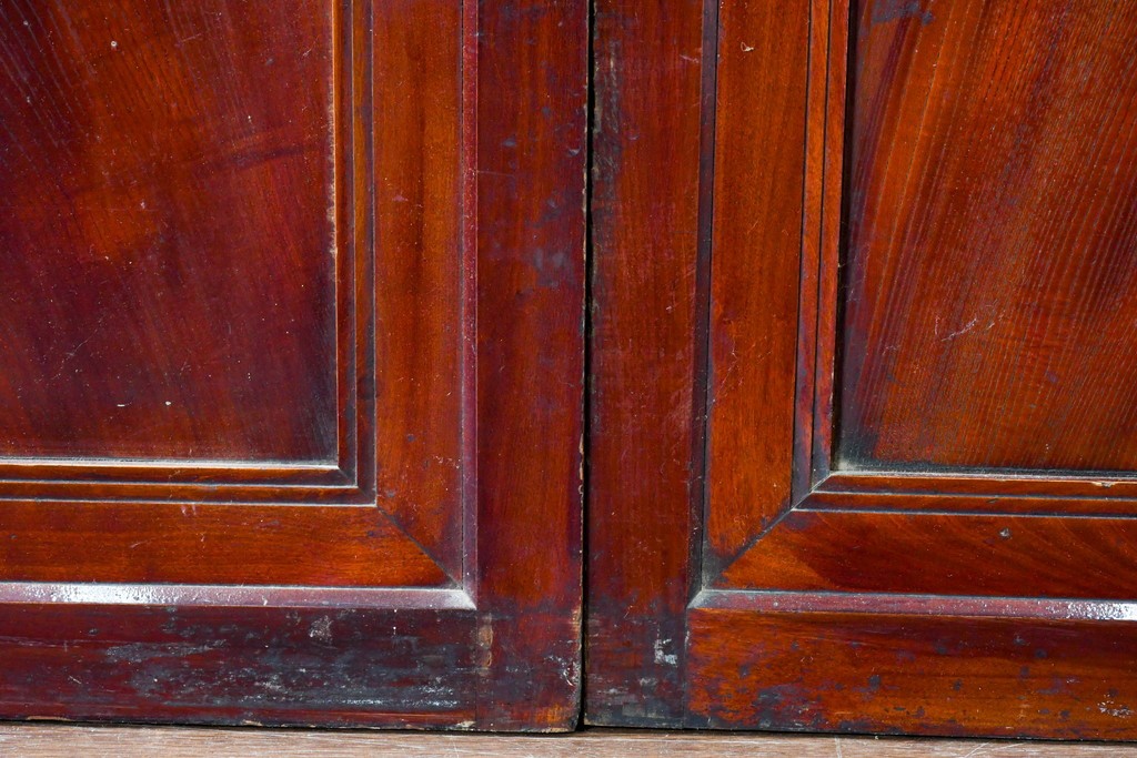 アンティーク建具　大正期　下部の鏡板に欅(ケヤキ)の一枚板を使用した漆塗りのガラス帯戸3枚セット　(R-085041)