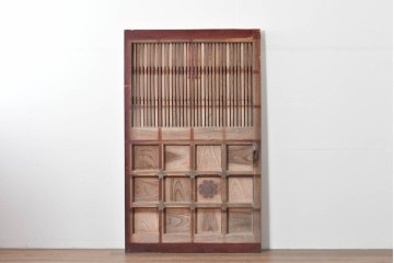 和製アンティーク　上手物　総欅(ケヤキ)材　重厚感ある格子と金具が印象的な北陸格子蔵戸1枚　(R-085044)