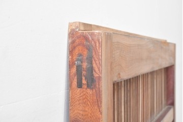 和製アンティーク　上手物　総欅(ケヤキ)材　重厚感ある格子と金具が印象的な北陸格子蔵戸1枚　(R-085044)