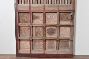 和製アンティーク　上手物　総欅(ケヤキ)材　重厚感ある格子と金具が印象的な北陸格子蔵戸1枚　(R-085044)