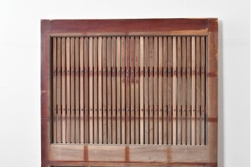 和製アンティーク　上手物　総欅(ケヤキ)材　重厚感ある格子と金具が印象的な北陸格子蔵戸1枚　(R-085044)